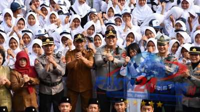 Kapolresta Cirebon Ajak Pelajar SMPN 1 Sumber Jauhi Narkoba dan Kenakalan Remaja