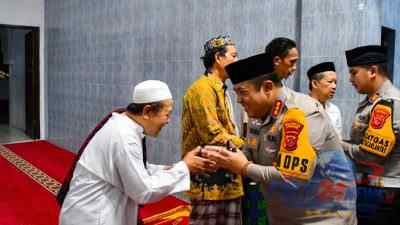 Subuh Bersama Masyarakat, Kapolresta Cirebon Perkuat Silaturahmi dan Komitmen Jaga Kamtibmas ‎