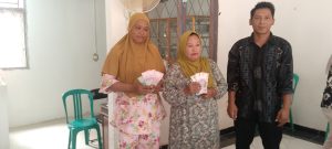 Pembagian BLT Dana Desa 3 Bulan April ,mei, juli , di sertai pembagian honor marbot ,kader pos yandu desa teluk tenggulang kecamatan Tungkal Ilir Banyuasin.